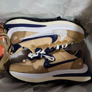 NIKE x SACAI Vaporwaffle Sesame Sneakers Size Wmn7 Mns5.5 NWT